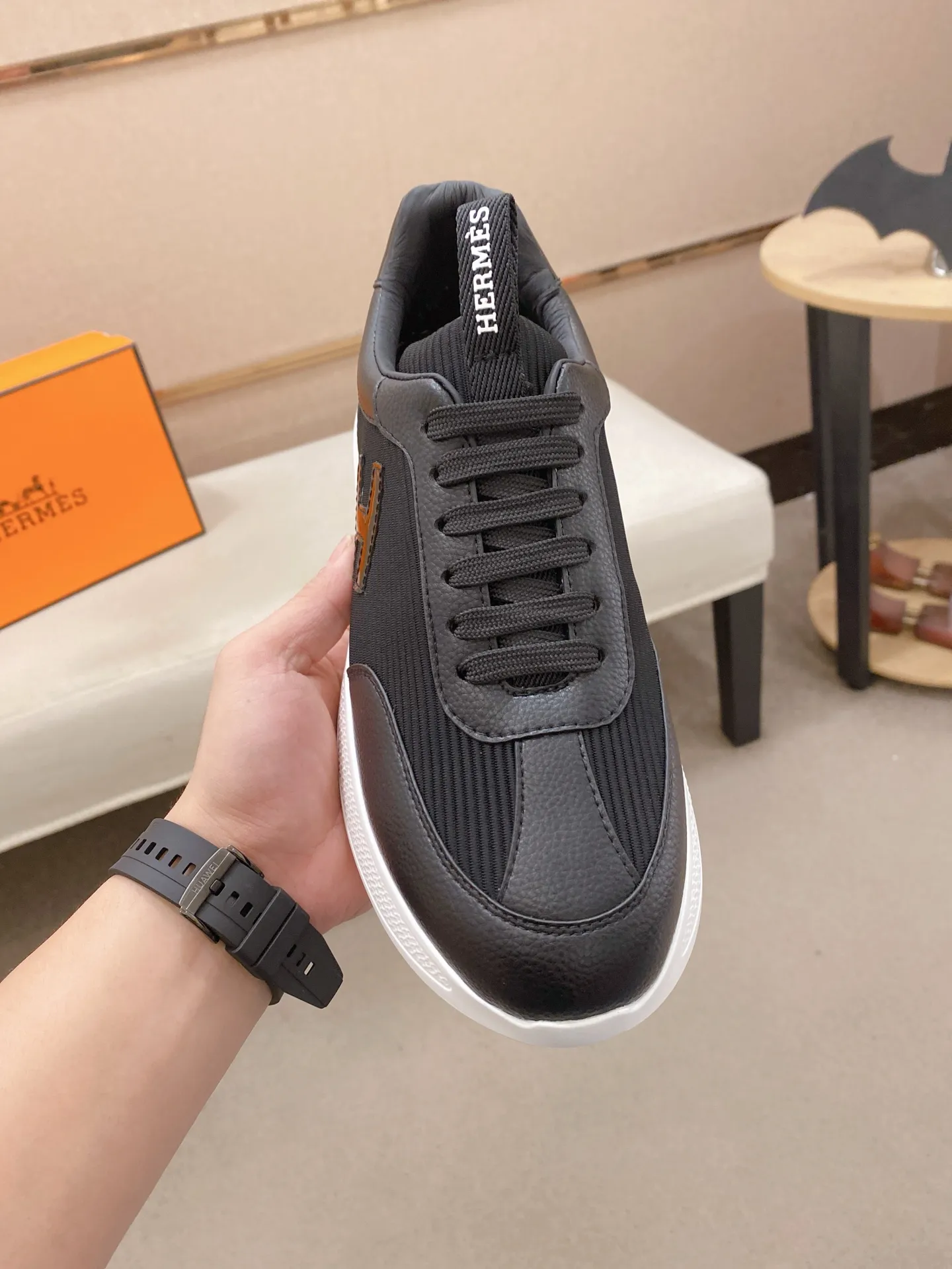 Ex-factory price: 460💰《HERMES》【Classic original single version】Hermès; top 🔝purchasing agent🔍🔍men's latest 🇺🇸 counter sales simultaneously, imported from Italy original ▲▲cowhide ▲▲ (high-end, nobility, class) ) Exquisite workmanship (Italian 🇮🇹 imported water-dyed 🐂 cowhide lining) sole: original sole provided by the original factory, ⚠️exclusive double-layer activity·TPR·rubber·combined molded outsole; super comfortable·wear-resistant·non-slip·environmental protection The real thing is more beautiful if you take the real thing (high quality, follow the order). You can enter and exit the counter at will * Number of yards: 38-44 (45 can be customized and cannot be returned or exchanged)
